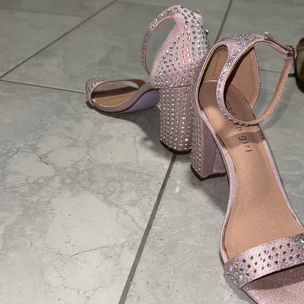 literally worn them once for a picture. they’re too big for me, but so STYLISH🥰